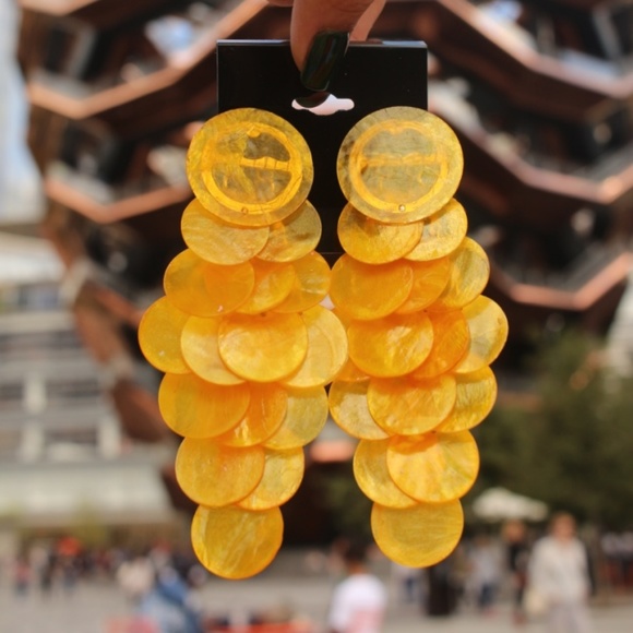 New Natural Shell yellow Deco Chandelier Earrings - Picture 1 of 7